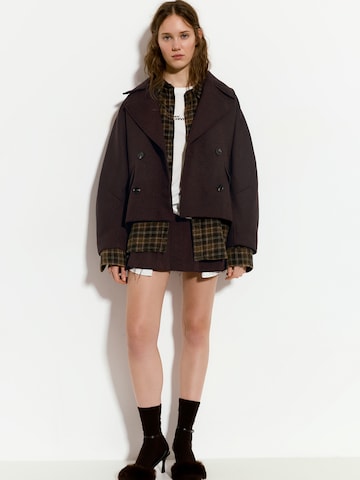 Pull&Bear Prehoden plašč | rdeča barva: sprednja stran