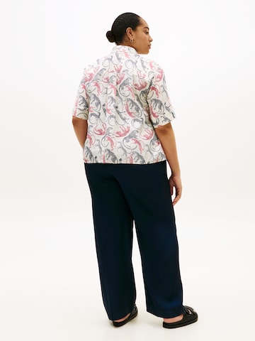 Tommy Hilfiger Curve Μπλούζα 'ESS' σε μπεζ