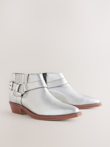 Botine de la Next pe argintiu