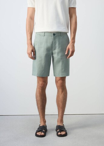 MANGO MAN Regular Shorts 'Carp' in Grün: Vorderseite