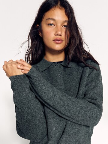 Bershka Sweater in Grey: front