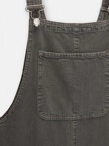 Pull&Bear Loosefit Latzjeans in Grau