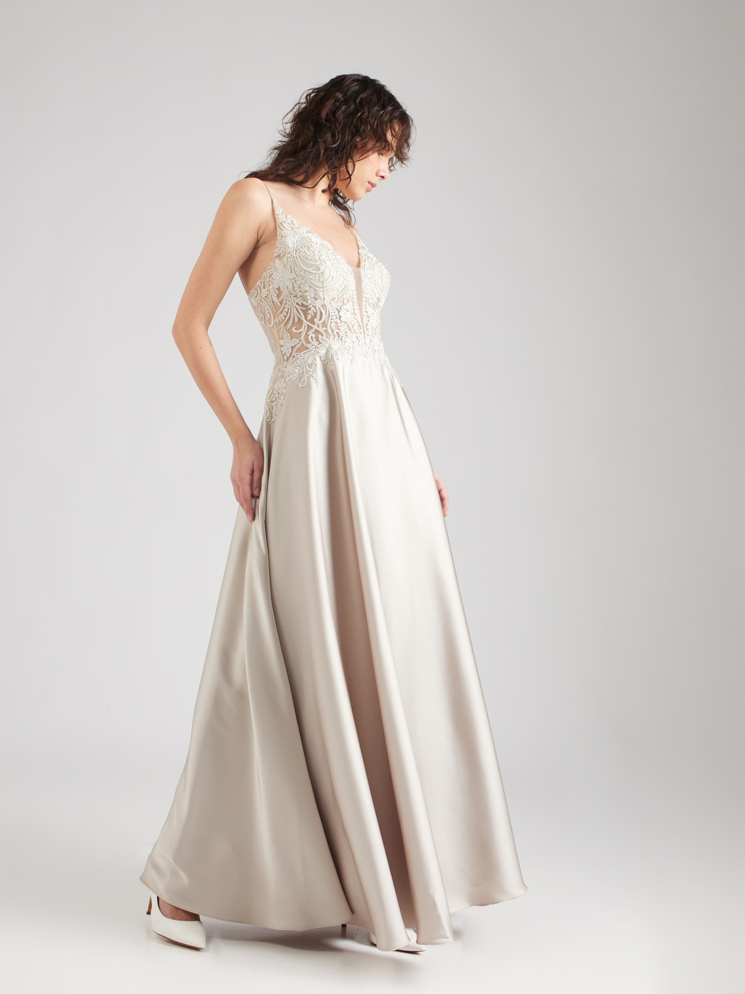 Robe de soir e Laona en Beige ABOUT YOU