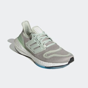 ADIDAS SPORTSWEAR Маратонки за бягане 'Ultraboost 22' в сиво