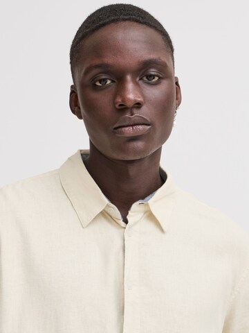 Regular fit Camicia ' BHBOBBY Shirt' di BLEND in beige