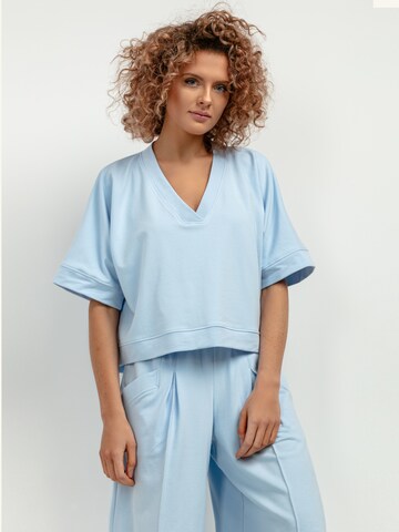 TESSITA Oversized Shirt in Blue: front