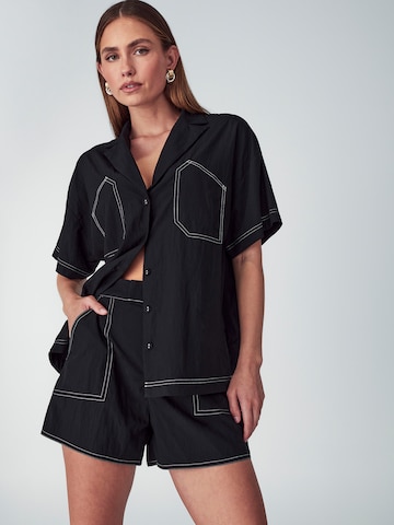 Willa Blouse 'Zimi' in Zwart: voorkant