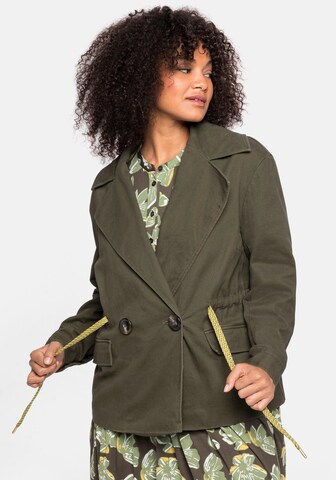 SHEEGO Between-Season Jacket in Green: front