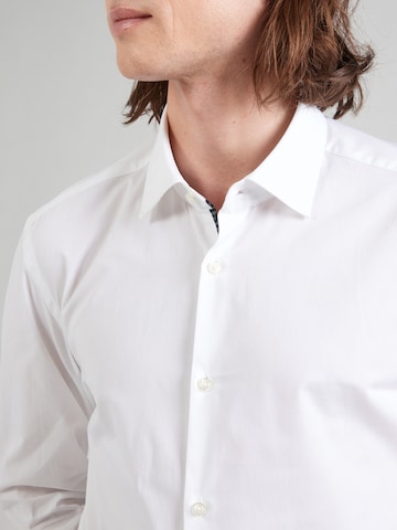 Coupe slim Chemise business 'Koey' HUGO en blanc