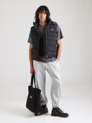 Tricou 'EXPLORE GEAR' de la THE NORTH FACE pe gri