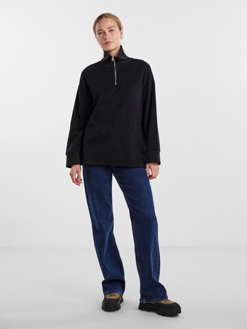 Sweat-shirt 'SELINA' PIECES en noir