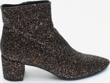 Saint Laurent Dress Boots in 38,5 in Gold: front