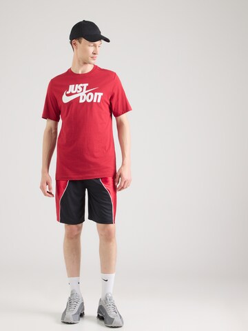 Nike Sportswear Regular Fit Paita 'Swoosh' värissä punainen