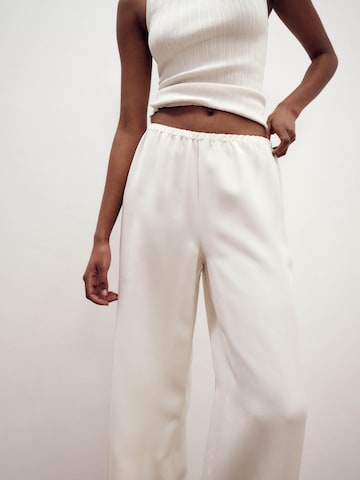 Wide leg Pantaloni 'Paula' di ABOUT YOU x Marie von Behrens in bianco