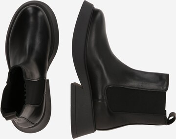 Bianco Chelsea Boots 'HAILEY' in Black