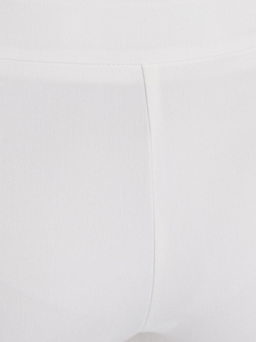 Bershka Široke hlačnice Hlače na rob | bela barva