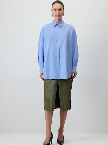 Touché Privé - Camiseta 'Oversized Poplin Shirt' en azul