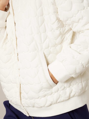 Veste mi-saison 'Lovely' Deeluxe en blanc