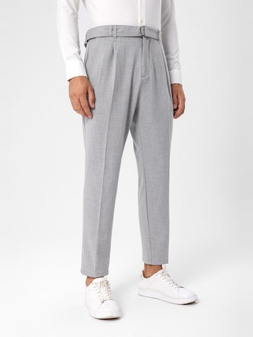 Antioch Конический (Tapered) Плиссированные брюки в Серый