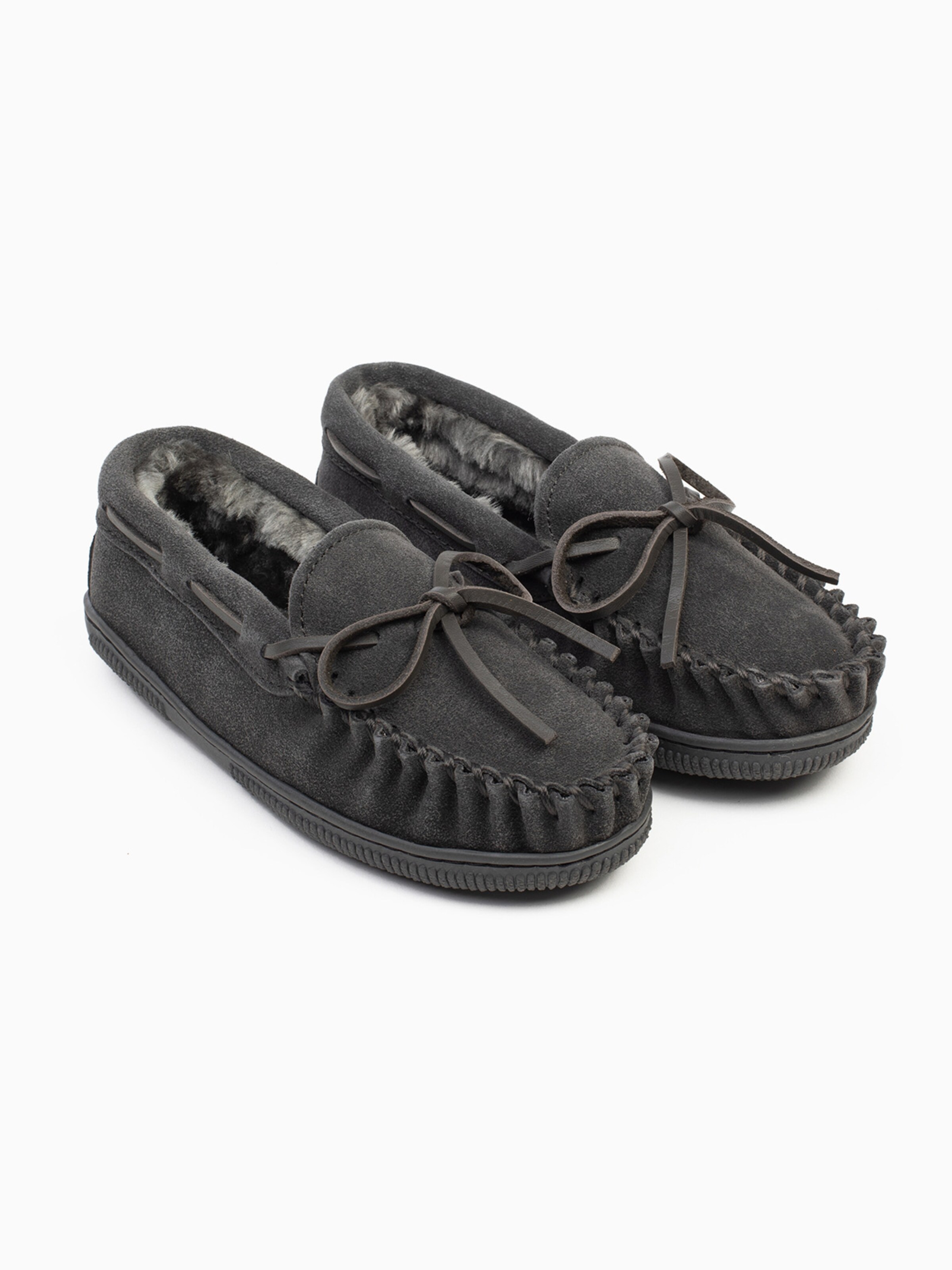 Chaussure basse 'Pile' Minnetonka en gris