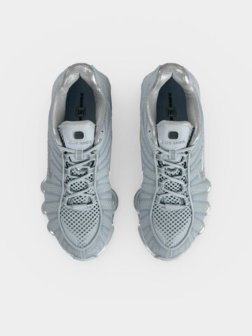 Nike Sportswear Platform trainers 'Shox' in Grey