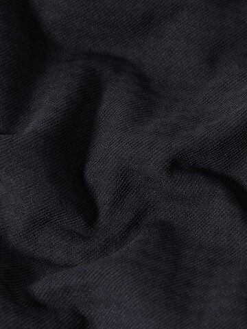 THE NORTH FACE Athletic Jacket in Black