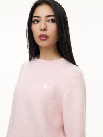 About You x Dani Klieber Sweater in Pink