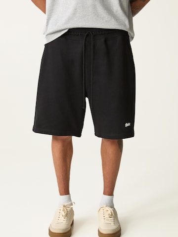 Pull&Bear Loose fit Trousers in Grey: front