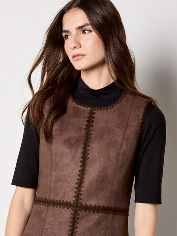 Apricot Jurk ' ' in Bruin