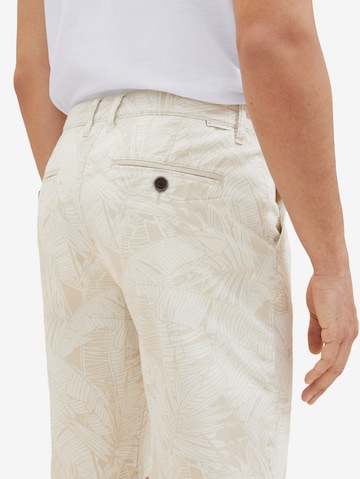TOM TAILOR Regular Панталон Chino в бяло