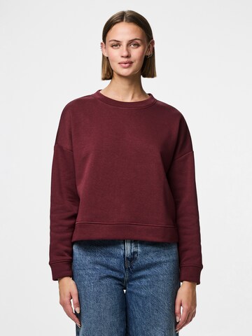 PIECES Sweatshirt 'PCChilli' in Rood: voorkant