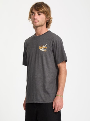 Volcom Тениска 'Back Country HTH' в сиво