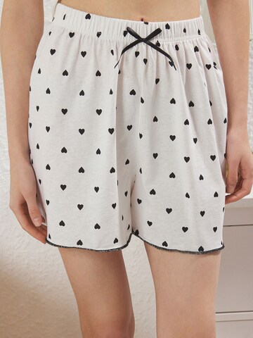 Trendyol Shorty in White