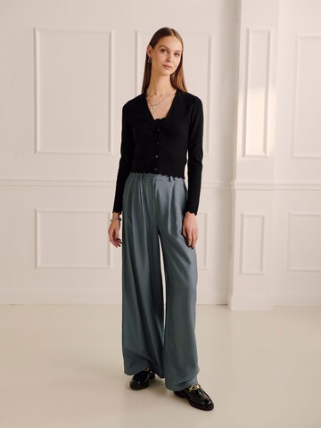 Guido Maria Kretschmer Women Wide leg Pleat-front trousers 'Finja' in Grey: front