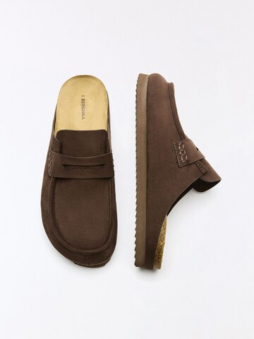 Bershka Muiltjes in Bruin