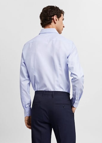 MANGO MAN Slim fit Koszula 'Selva' w kolorze niebieski