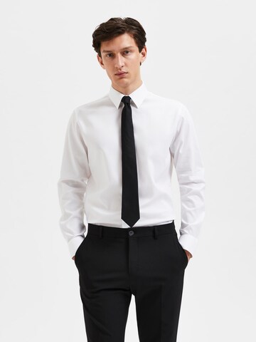 Coupe slim Chemise business 'NATHAN' SELECTED HOMME en blanc : devant