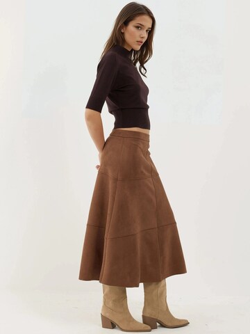 Gonna di Hiccup in marrone