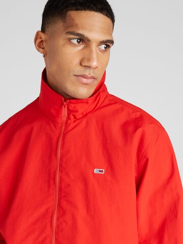 Tommy Jeans Övergångsjacka 'Essential' i röd