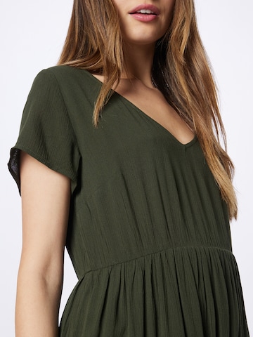 Robe 'Lavina' ABOUT YOU en vert