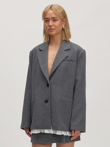 EDITED Blazers 'Camella' in Grijs: voorkant