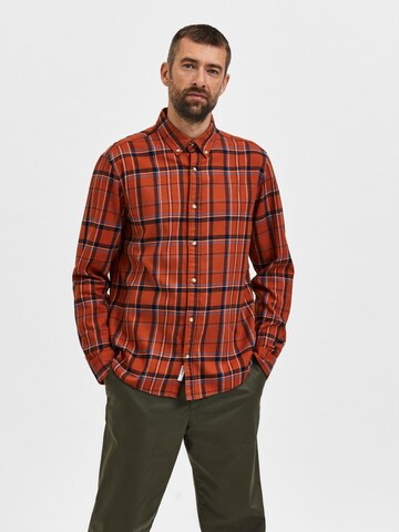 SELECTED Regular fit Button Up Shirt 'RAND' in Brown: front