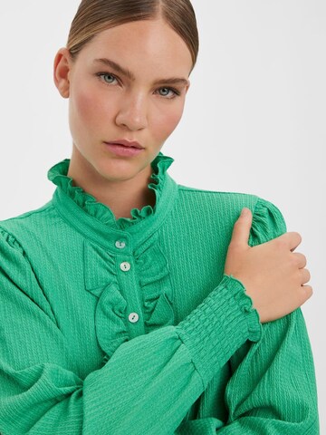 VERO MODA - Blusa en verde