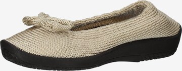 Arcopedico Classic Flats in Beige: front