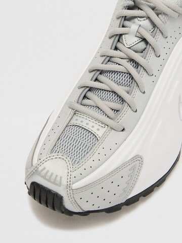 Sneaker low 'SHOX R4' de la Nike Sportswear pe argintiu