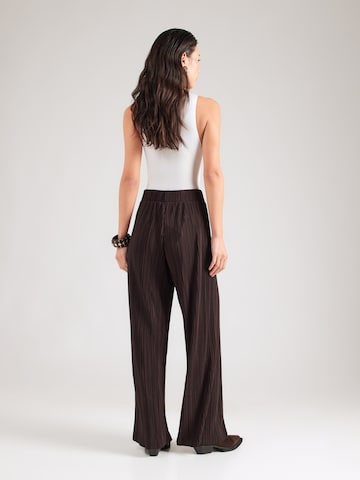 ONLY Loose fit Pants 'ONLRavenna' in Brown