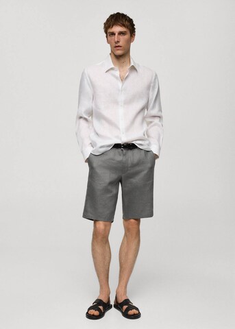 Coupe regular Chemise 'Parrot' MANGO MAN en blanc