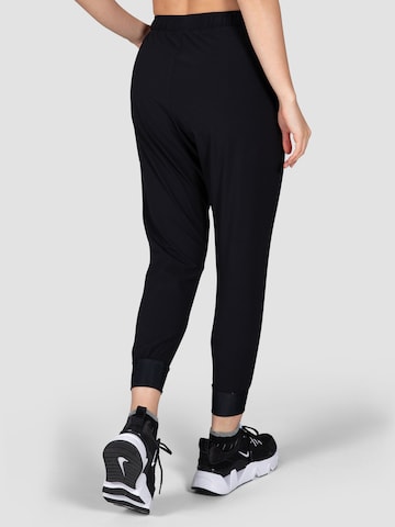 MOROTAI - Tapered Pantalón deportivo 'Kansei' en negro