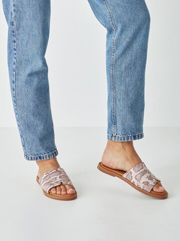 Zoccoletto di Tamaris in beige: frontale