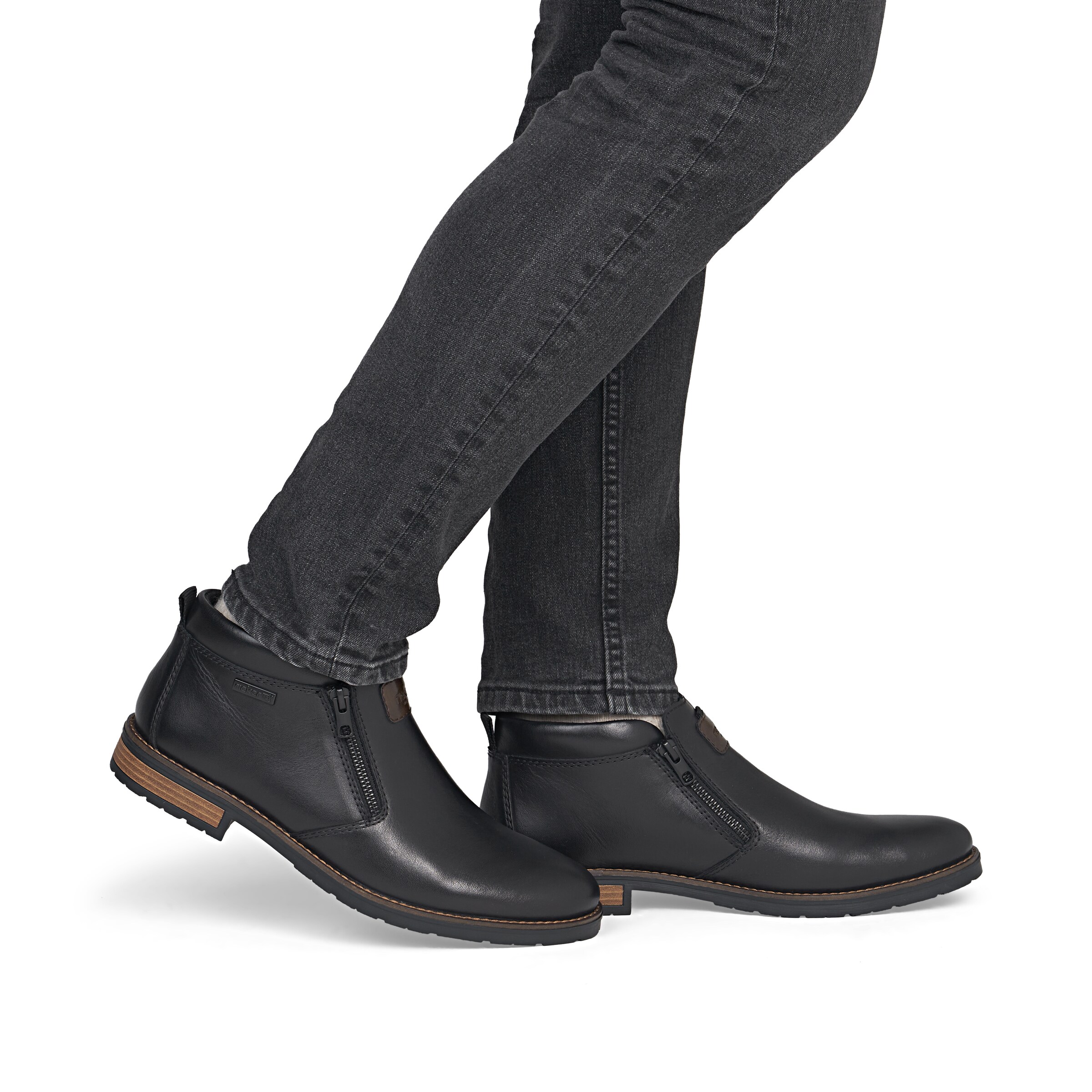 Boots Rieker en noir : devant